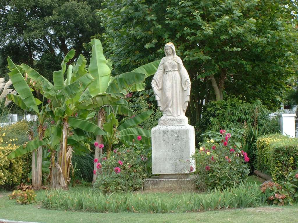 Statue de la Vierge de  Miséricorde